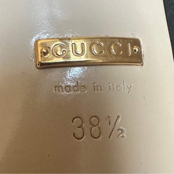 Gucci Black Heels with Vibrant Bow Accent - Picture 7 of 7